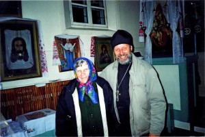 Иерей Игорь со старостой храма Семижон Татьяной